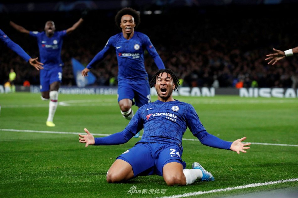 禁区内争顶 禁区内争顶