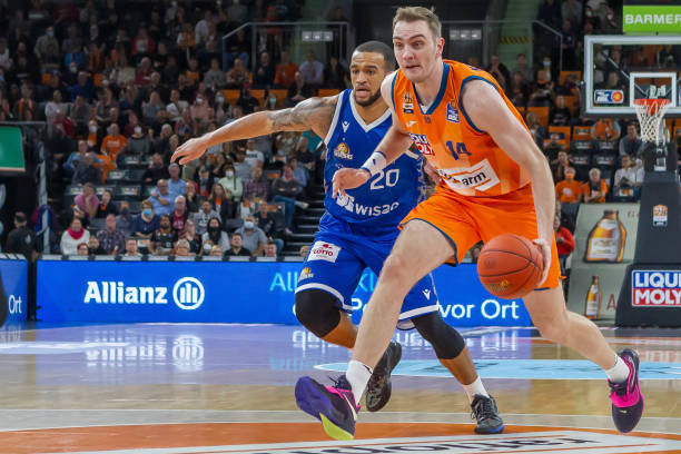 在现代篮球 在现代篮球